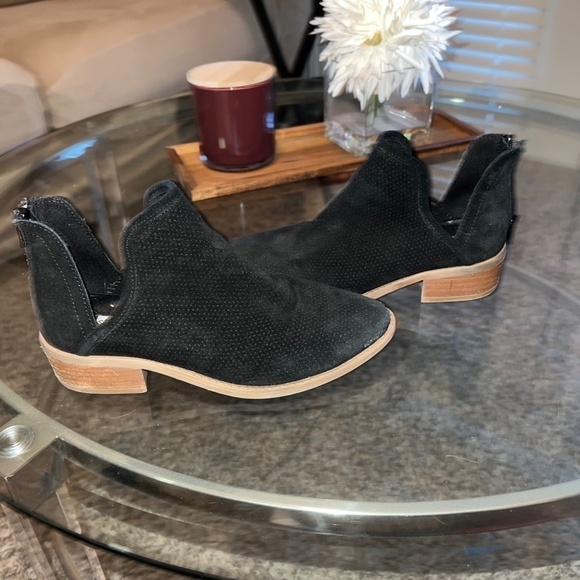 Steve Madden Shoes - 𝅺steve Madden Women's Black Ankle Booties Size 6